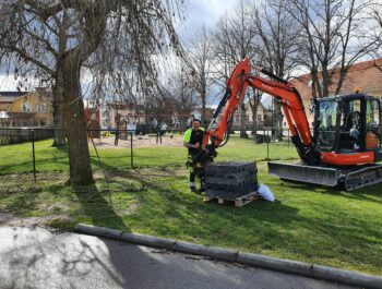 'Renovering av ny lekplats igång' bild
