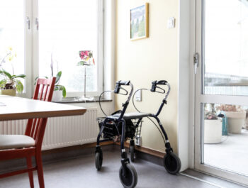 Bild på rollator på äldreboende
