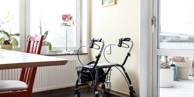 Bild på rollator på äldreboende